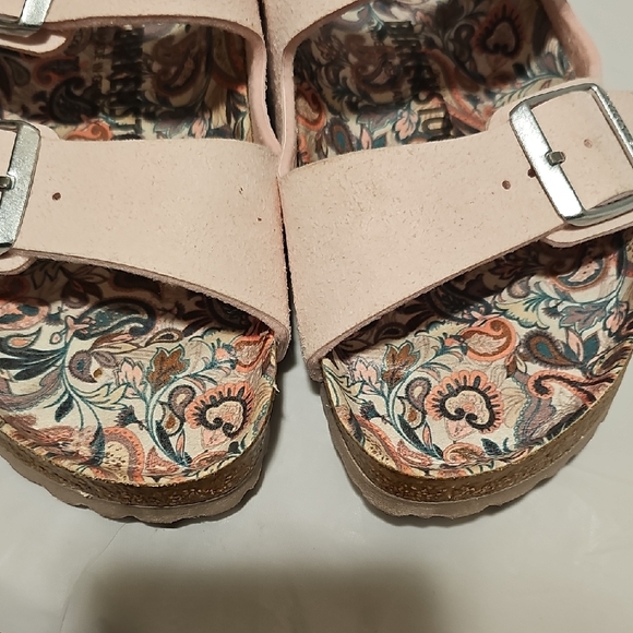 Birkenstock Blush Sandals with Floral Insole - Picture 5 of 9